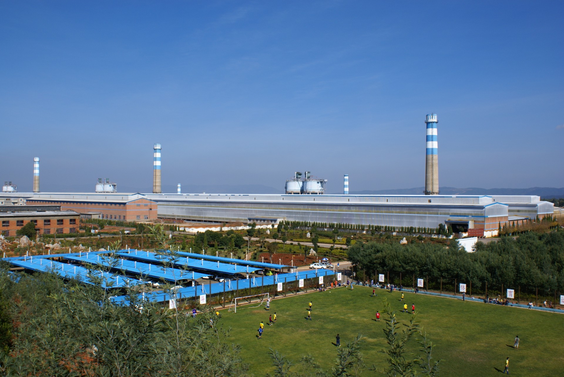 云南鋁廠5萬噸電解鋁車間和80m滑模煙鹵