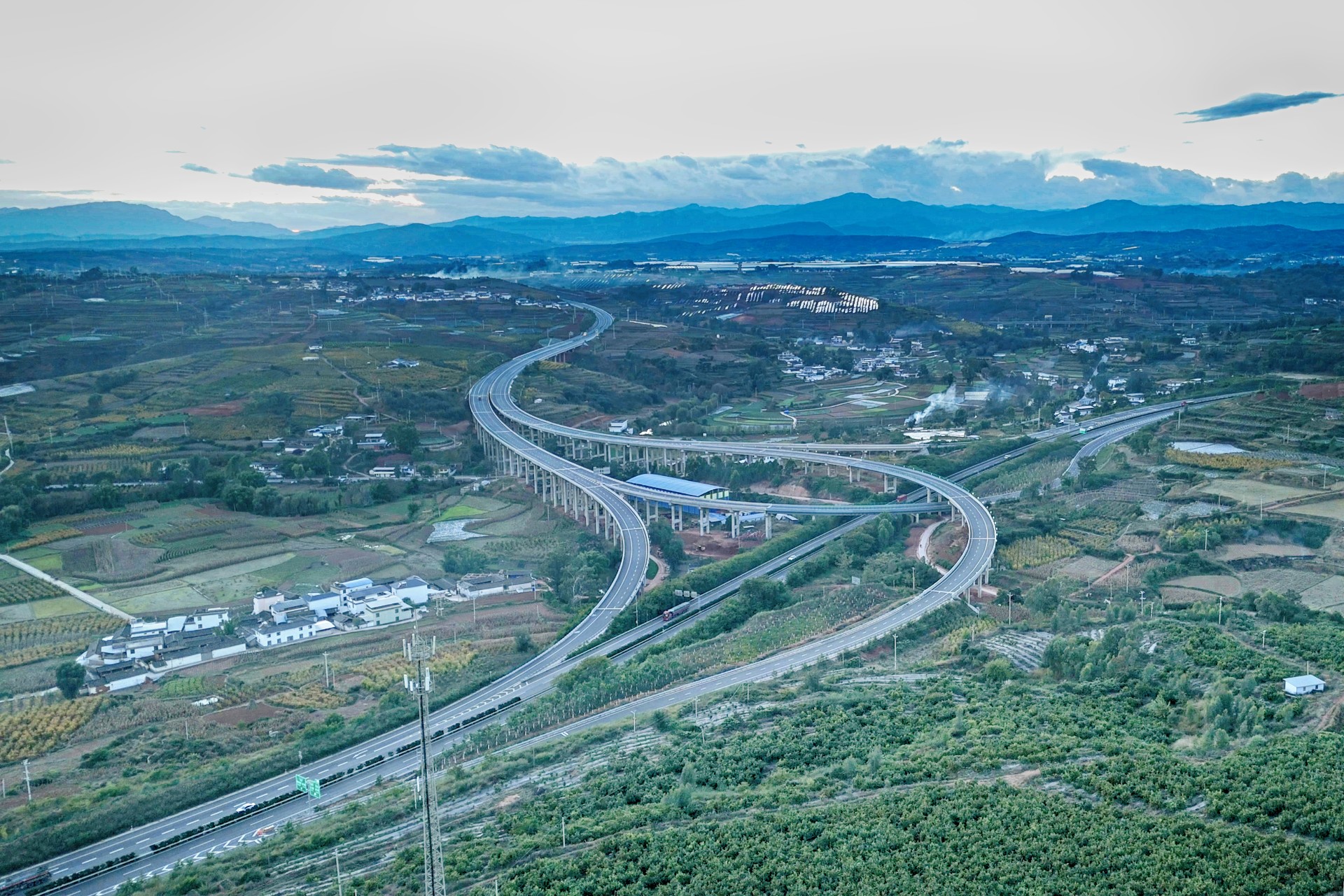 云南省S35永金高速永仁至大姚段高速公路項(xiàng)目秧魚壩立交