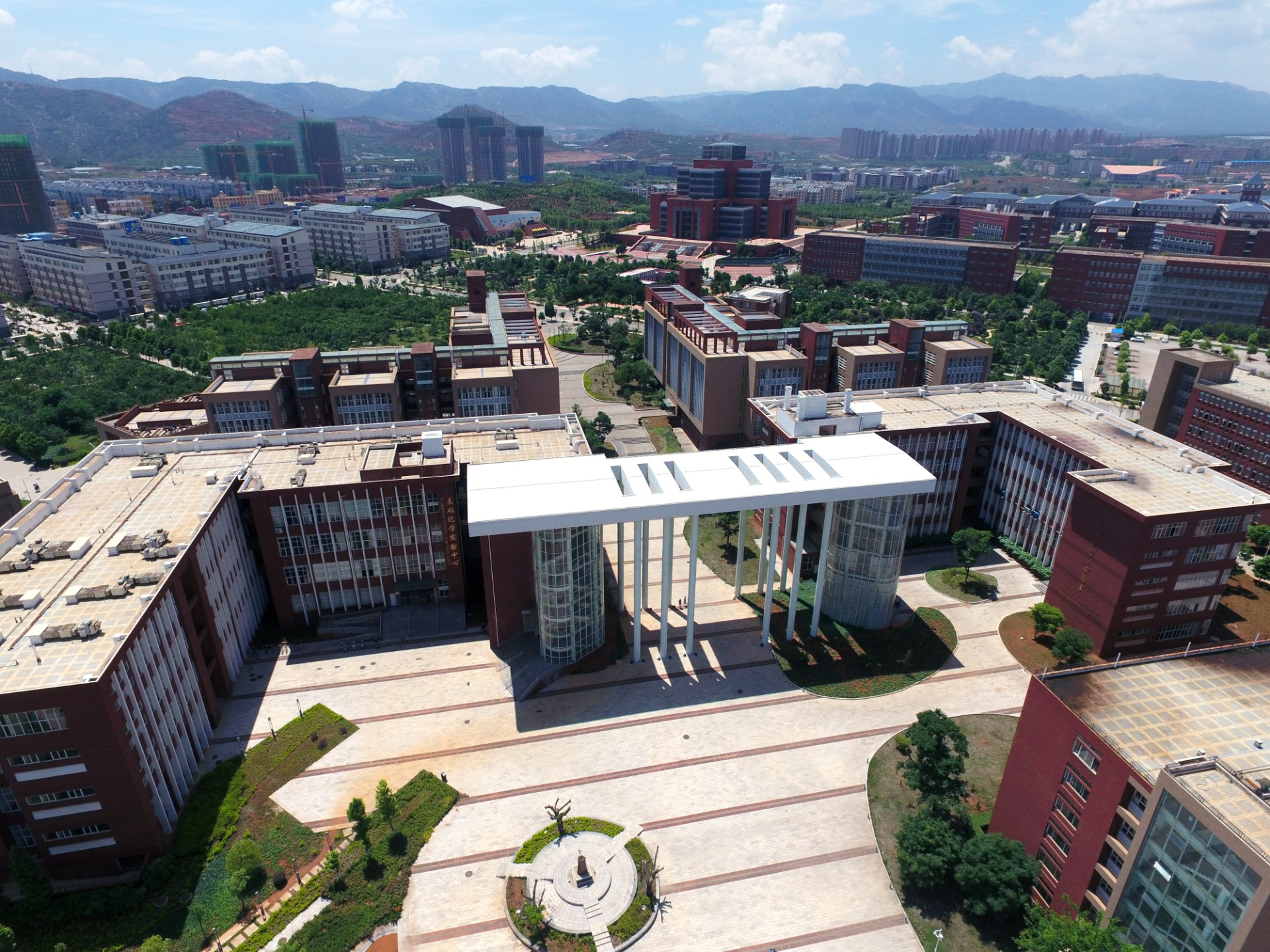 昆明理工大學(xué)呈貢校區(qū)基礎(chǔ)化學(xué)實(shí)驗(yàn)中心