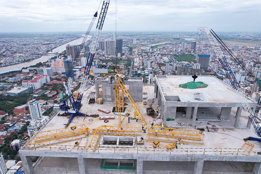 攻堅(jiān)三季度 | 金邊凱博大廈項(xiàng)目成功完成260米高空塔吊拆除作業(yè)