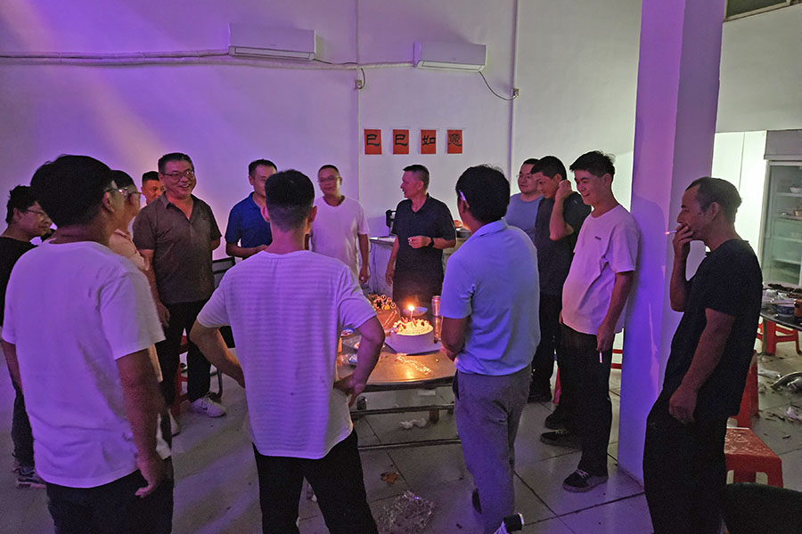 溫暖海外建設(shè)者 柬埔寨巴域項目部舉辦集體生日會 