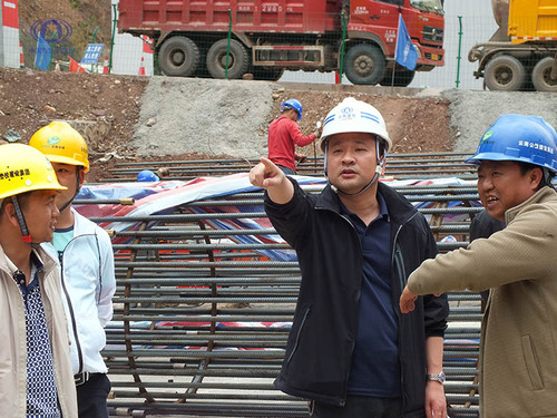 謝長(zhǎng)實(shí)到第二直管部南景項(xiàng)目調(diào)研